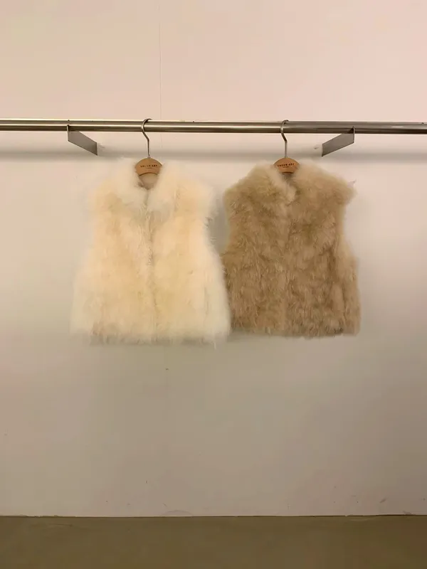 Fashionable Women's Vest Jacket, Plush Design for Warmth and Comfort