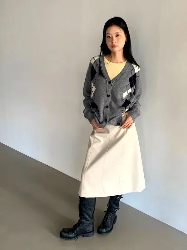 Elegant and Minimalist Women's Midi Skirt, Lightweight and Comfortable, Perfect Match