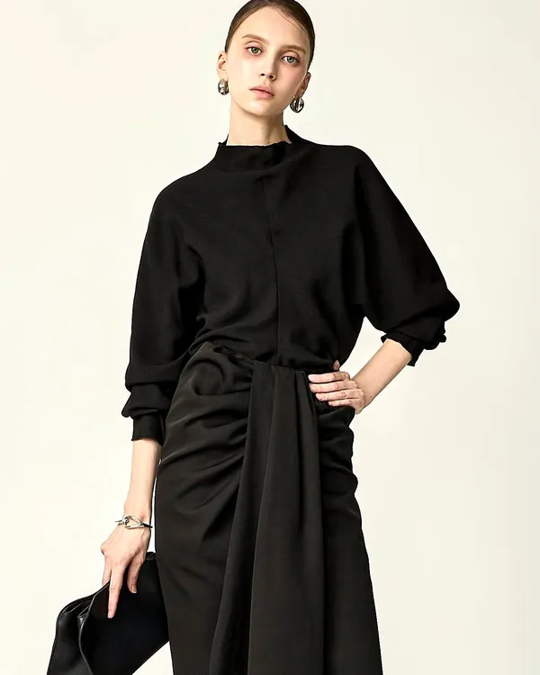 Elegant Black Women's Top - Stylish and Versatile for Any Occasion