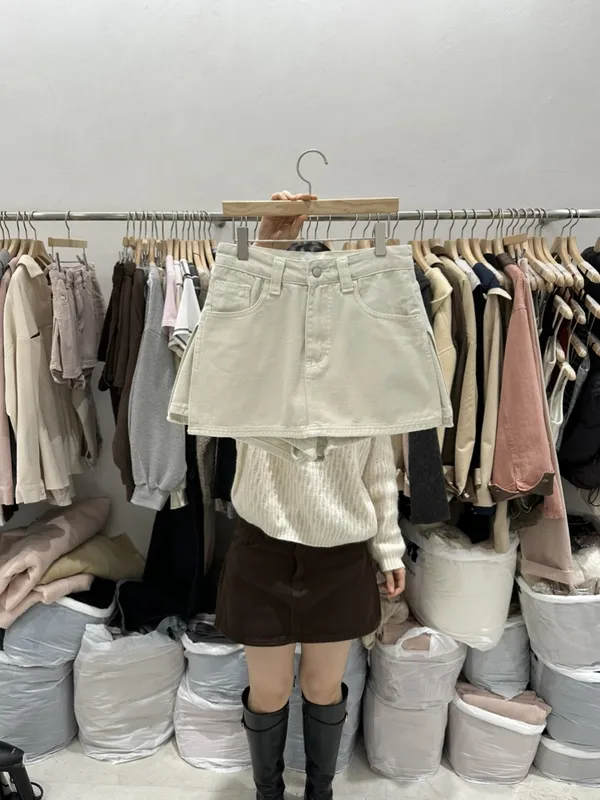 Fashionable High-Waisted Denim Mini Skirt to Showcase Your Charming Curves