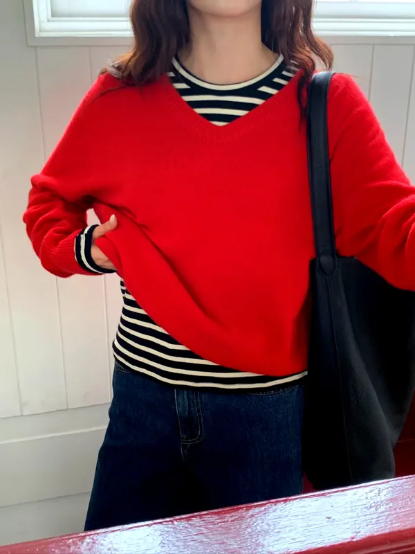 Stylish Red V-Neck Knitted Top, Comfortable and Versatile