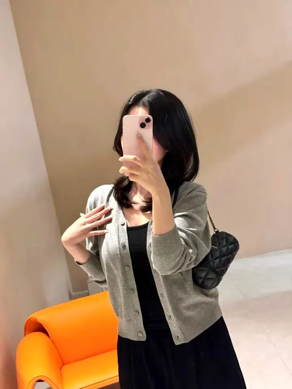 時尚簡約女裝開衫，舒適百搭針織外套
