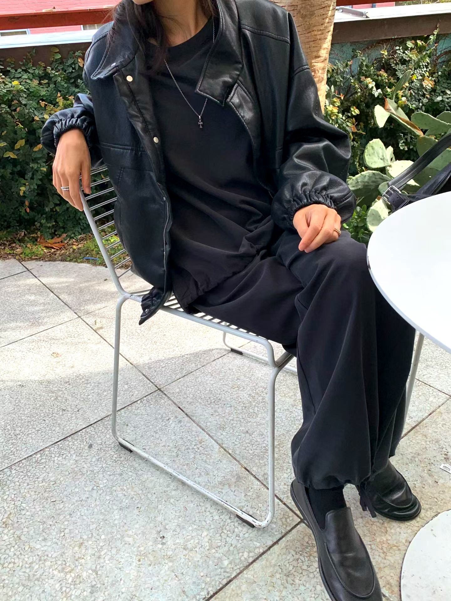 스타일리시한 캐주얼 팬츠, 편안하고 다재다능한 일상 착용에 적합