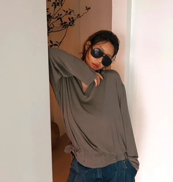 時尚休閒女裝上衣，舒適寬松設計