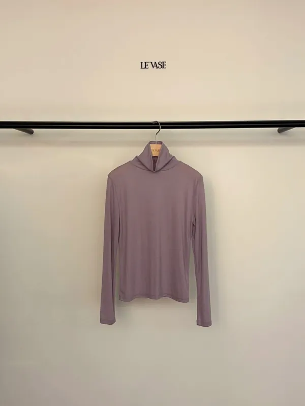 Elegant and Minimalist Purple Women's Top, Comfortable and Fitted Design