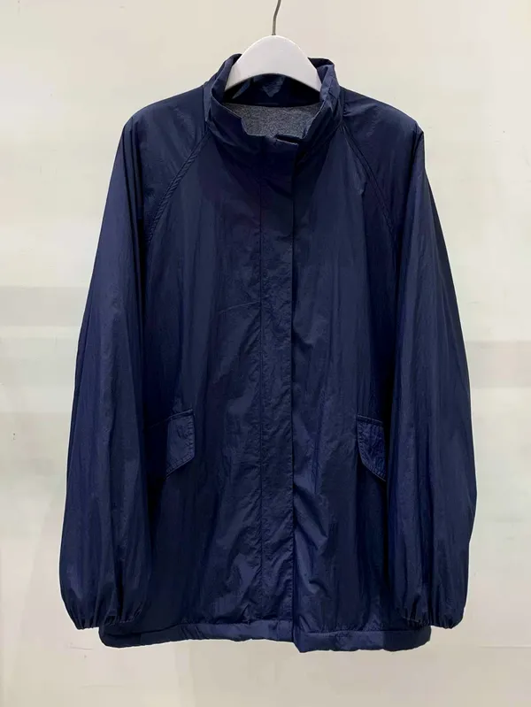Stylish and Minimalist Women's Trench Coat, Lightweight and Comfortable, Perfect for Pairing