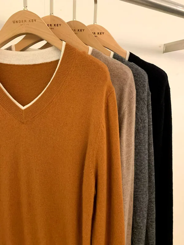 Stylish V-Neck Women's Top, Comfortable and Versatile