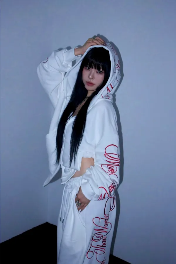 Fashion casual men's hoodie, comfortable and versatile.