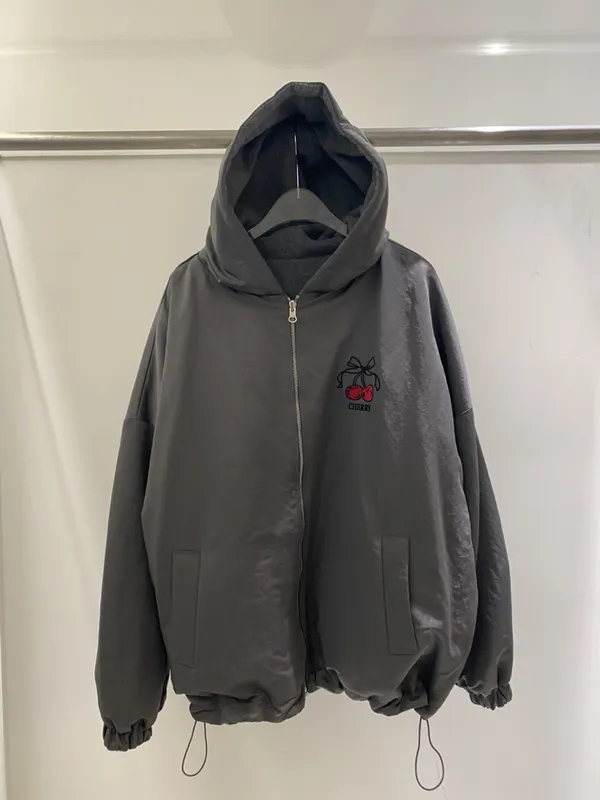 Fashionable casual hooded jacket, lightweight and comfortable, perfect for pairing