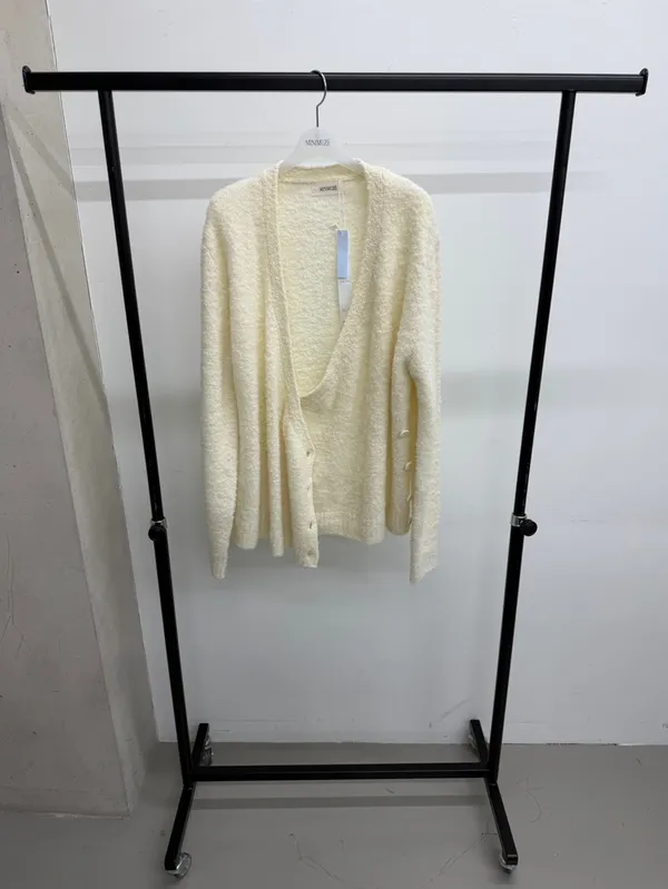 Soft and Comfortable Knitted Cardigan to Warm Your Every Day