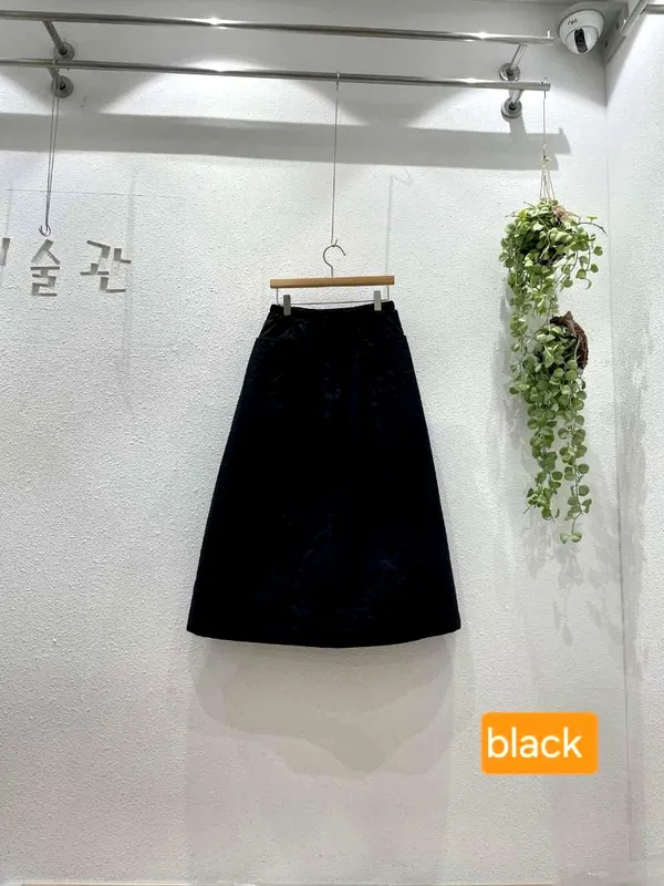 Classic Black Midi Skirt - Elegant and Stylish