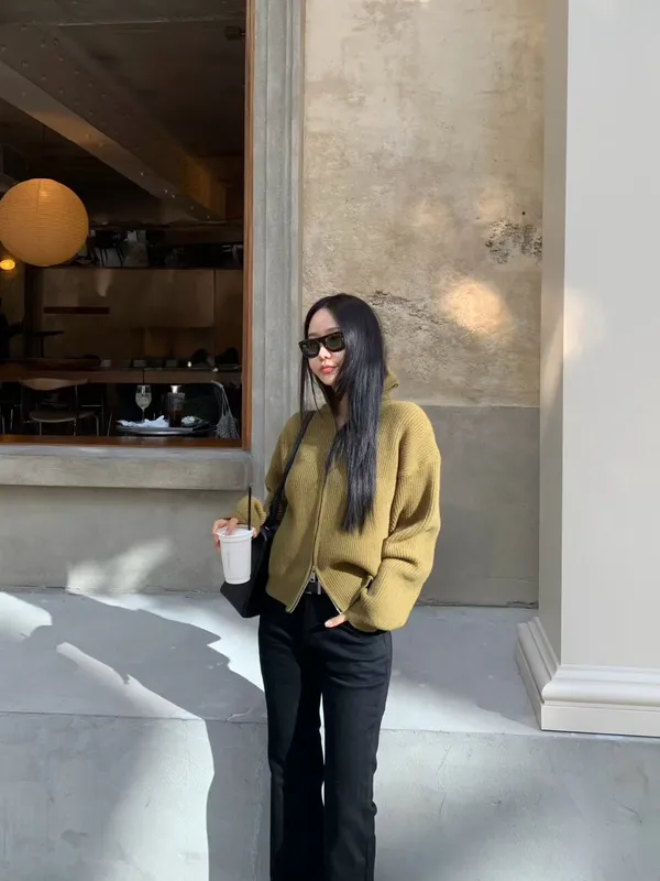 Fashionable Loose Knit Sweater, Elegant and Essential for Fall and Winter