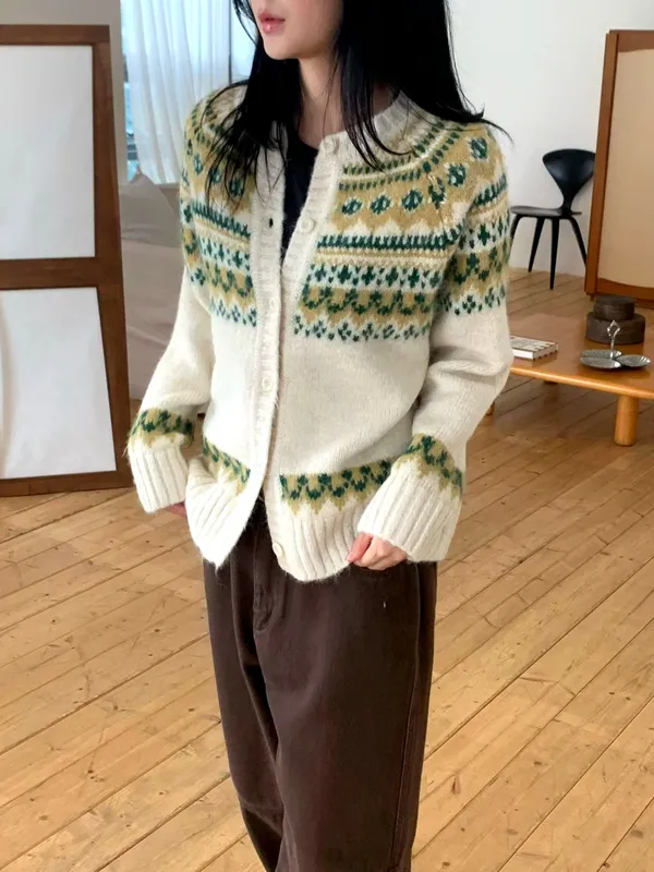 Warm and Cozy Knitted Cardigan, Fashionable and Versatile