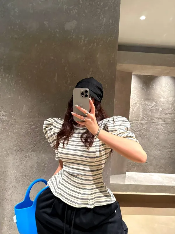Stylish Striped Women's Top, Comfortable and Breathable, Perfect for Casual Pants