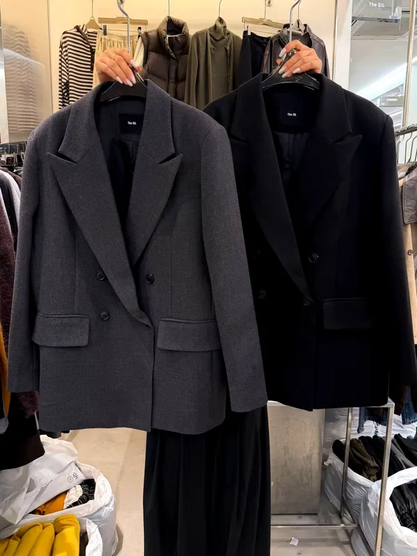 Classic Double-Breasted Women's Coat - Elegant and Fashionable