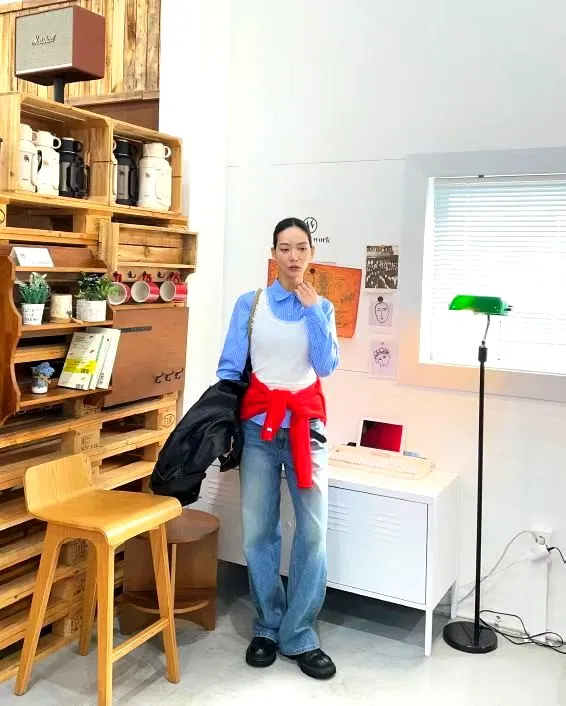 清新條紋襯衫，優雅時尚的女裝上衣
