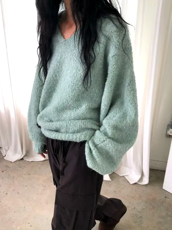Fresh and Comfortable Women's Sweater with V-Neck Design, Perfect for Spring and Autumn