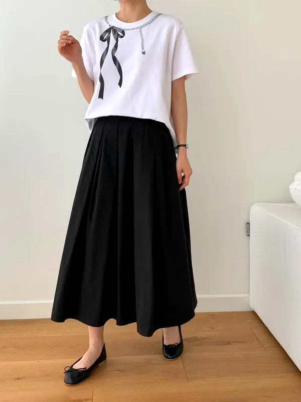 Elegant Black Midi Skirt - Effortlessly Pairs with Any Top