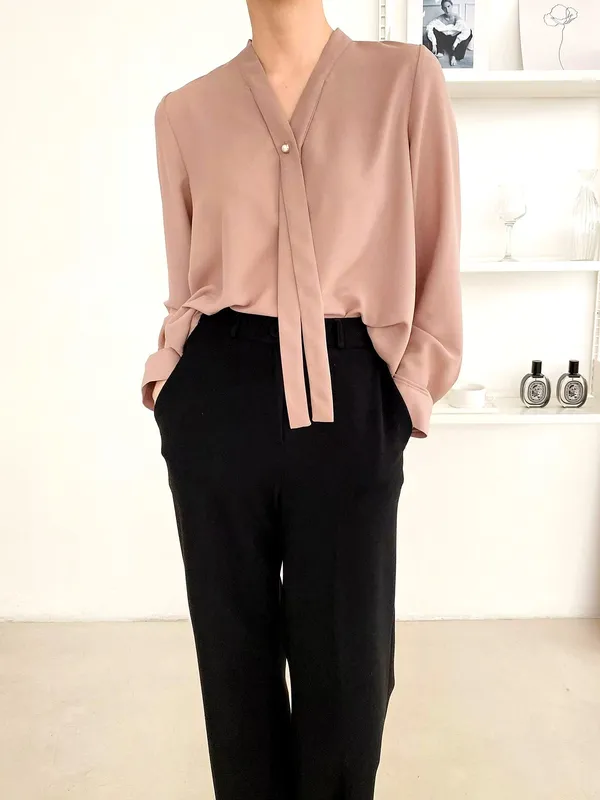 Elegant Women's Top with Lightweight Silky Fabric