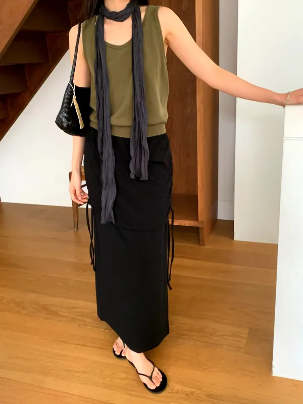 Stylish and Minimalist Women's Top, Comfortable and Versatile