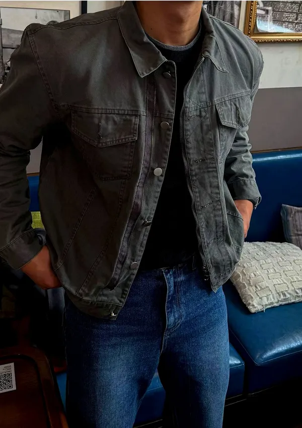 Stylish Gray Men's Top, Classic Design, Comfortable and Versatile