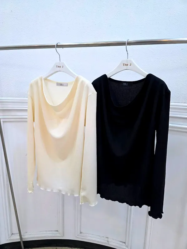 Stylish Women's Top in Minimalist Design, Comfortable and Breathable for Any Occasion