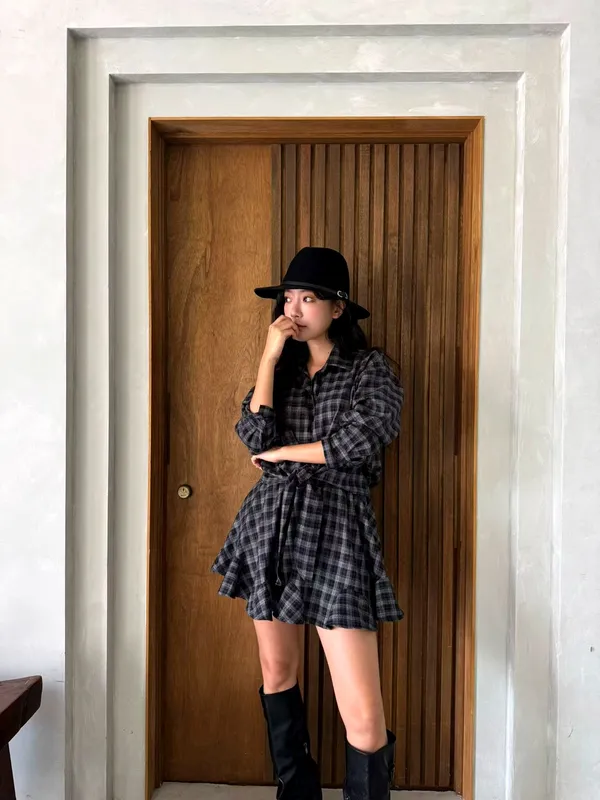 Classic Plaid Women's Shirt - Fashionable and Versatile