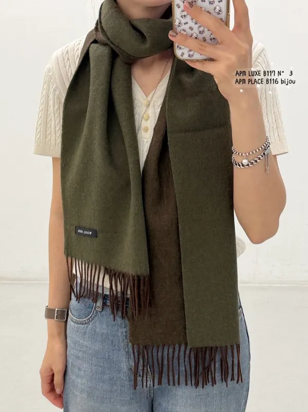 Elegant Knitted Cardigan to Showcase Women's Charm