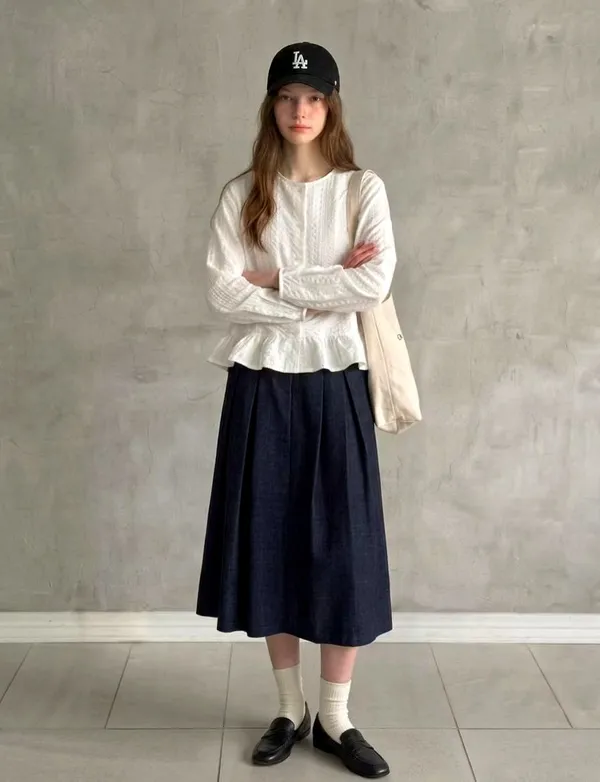 Elegant and Stylish Shirt - The Perfect Lightweight Choice