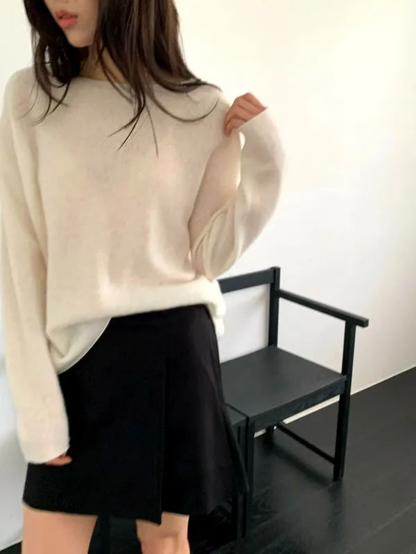 Comfortable and Versatile Women's Top, Perfect for Spring and Autumn
