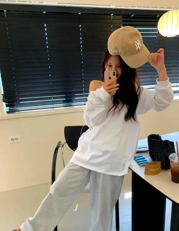 Loose Casual Women's Top - Comfortable and Versatile