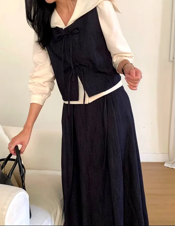 Stylish Women's Outfit Set - Elegant and Minimalist Design for Various Occasions