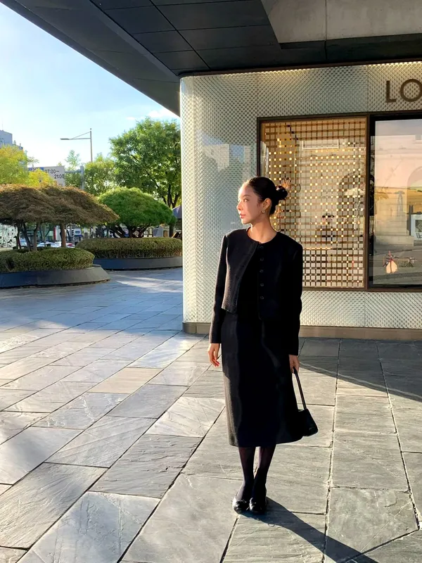 Elegant Black Midi Skirt - Showcase Your Feminine Charm