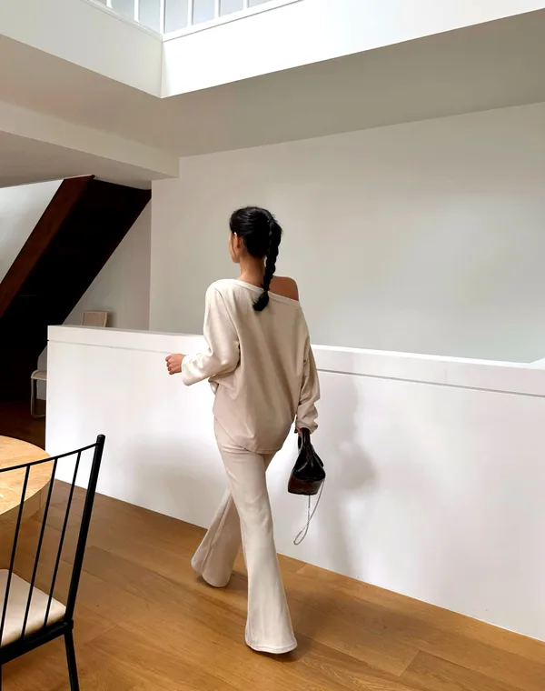 Minimalist and Comfortable Women's Top, Perfect for Various Occasions