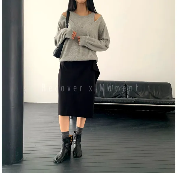 Stylish Minimalist Women's Dress Skirt with Elegant Slim Fit Design