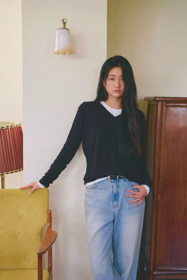Minimalist Women's Top - Comfortable and Versatile