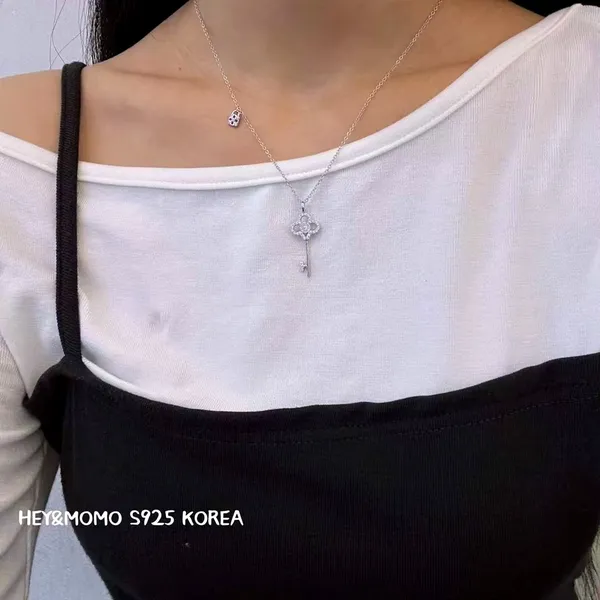 Elegant 925 Silver Key Pendant Necklace