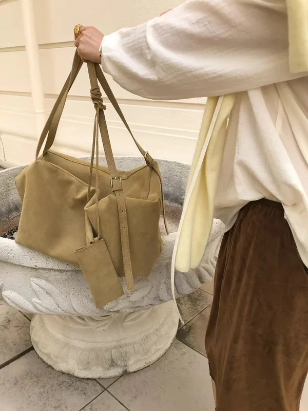 Stylish Women's Bag, Elegant and Minimalist Design for Everyday Outings