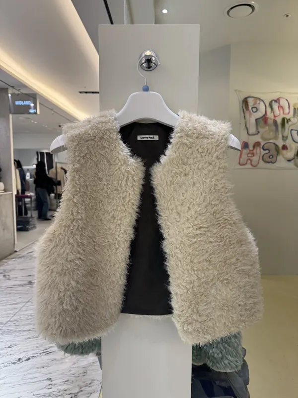 Stylish Plush Sleeveless Coat - Warm and Comfortable
