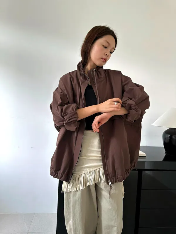 时尚休闲女装外套，宽松设计，适合春秋季节