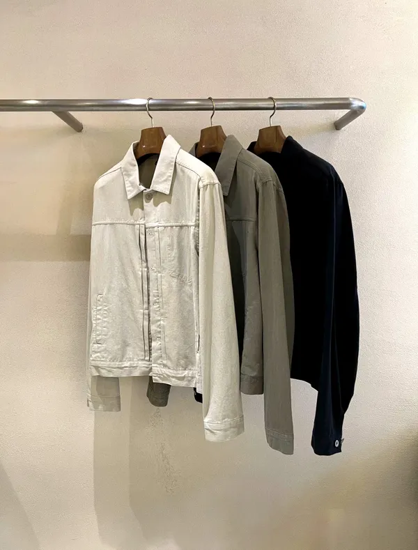 Stylish Men's Top, Minimalist Design, Versatile Style
