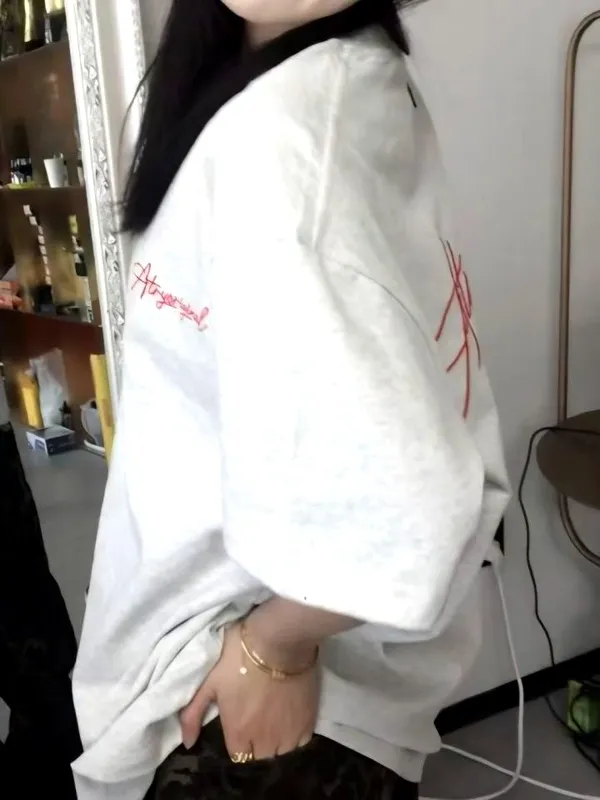 時尚寬松女裝T恤，舒適休閒風