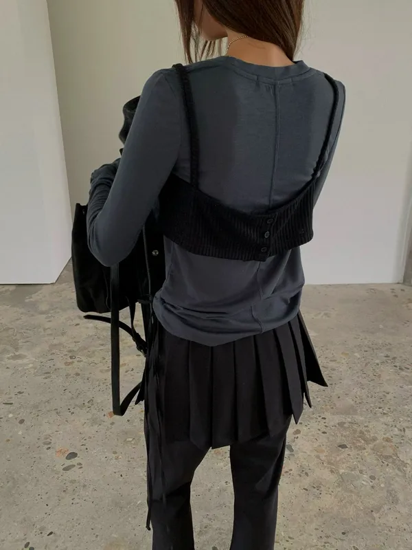 Minimalist and Comfortable Women's Top for Various Occasions
