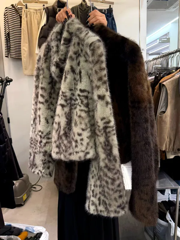 Stylish Women's Jacket, Elegant Plush Design, Perfect for Fall and Winter