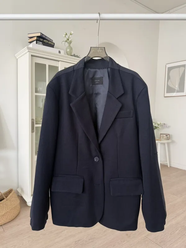 Classic Minimalist Women's Blazer - Elegance Redefined