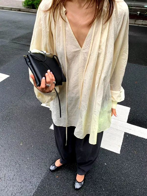 Elegant Loose Women's Top, Lightweight and Breathable, Perfect Match