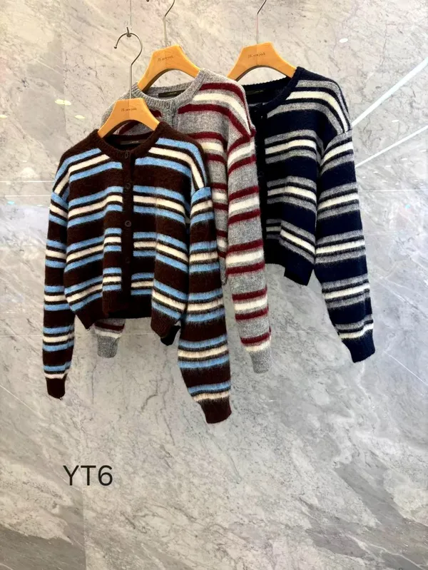 Stylish Striped Cardigan - Comfortable and Versatile for Fall and Winter