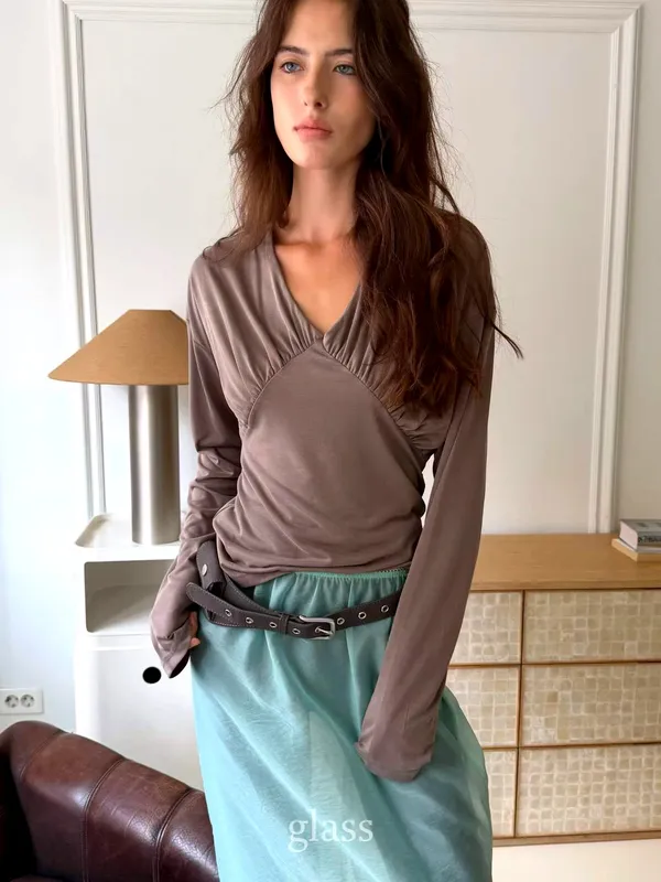 Elegant Long Sleeve T-Shirt in Soft Tones - Perfect for Any Outfit