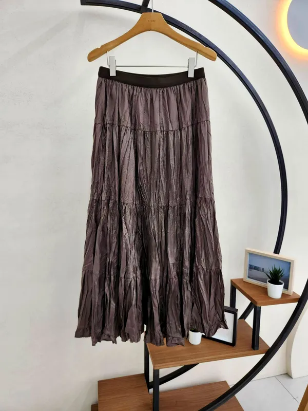 Elegant Pleated Midi Skirt to Showcase Feminine Charm