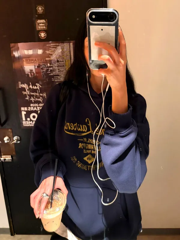 Stylish and Comfortable Women's Hooded Sweatshirt, Perfect for Casual Outfits